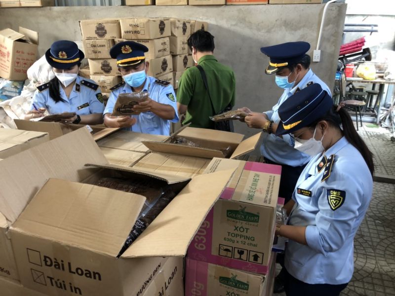 Ngăn chặn kịp thời gần 7.000 kg đường đen dùng chế biến trà sữa, thực phẩm ở Bình Dương