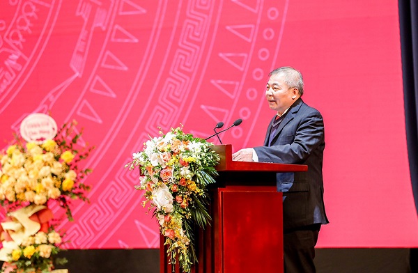 Ông Nguyễn Viết Mạnh - Thành viên HĐTV phát động phong trào thi đua hoàn thành xuất sắc mục tiêu, nhiệm vụ kinh doanh năm 2022