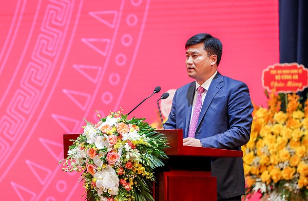 Ông Phạm Toàn Vượng - Chủ nhiệm Ủy ban Kiểm tra Đảng ủy, Phó Tổng Giám đốc báo cáo tại Hội nghị