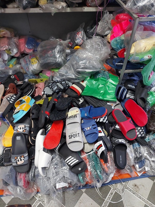 Chợ cóc Lãm Hà Hải Phòng gây ắc tắc giao thông, bán hàng giả, hàng nhái, tiềm ẩn nguy cơ mất an toàn vệ sinh thực phẩm