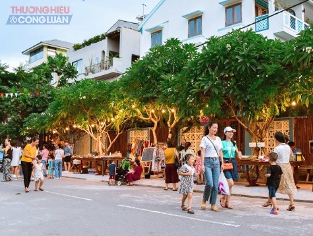 Chợ kéo dài từ nhà số 17 đến 48 đường Nguyễn Phan Vinh, bãi biển Tân Thành, Hội An