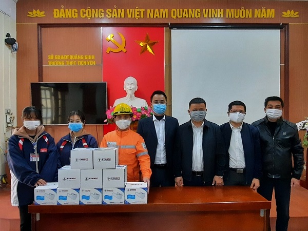 PC Quảng Ninh tặng gần 6 ngàn khẩu trang cho 17 trường học trên địa bàn tỉnh