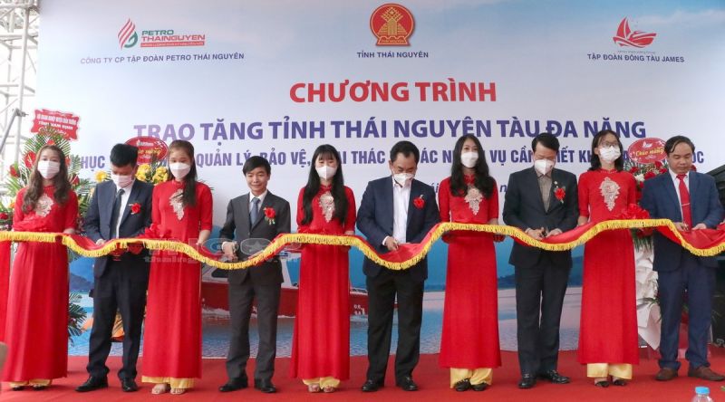 Thái Nguyên tiếp nhận tàu đa năng của Petro Thái Nguyên và Tập đoàn đóng tàu James tại hồ Núi Cốc