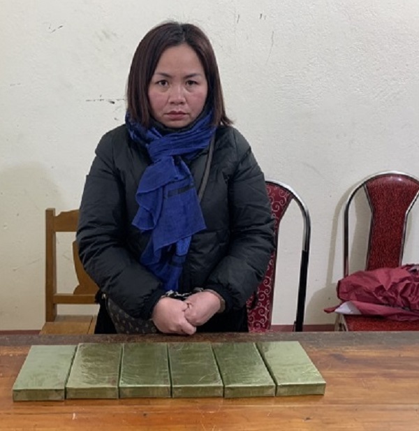Công an Cao Bằng bắt nữ giáo viên tiểu học buôn 6 bánh heroin