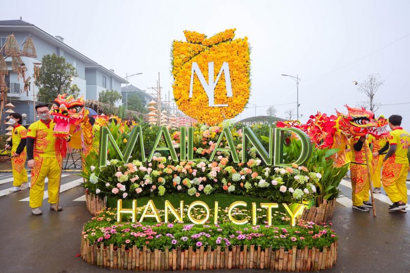 Biểu tượng logo của Mailand Hanoi City là điểm nhấn nổi bật giàu ý nghĩa có hình dáng một bông hoa và cách điệu tựa như cả chiếc khiên đẹp đẽ và che chở mọi cư dân.
