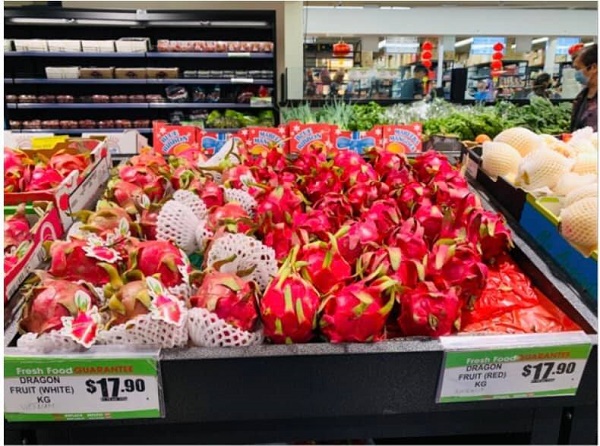 Tại siêu thị Thaikee, trung tâm Sydney, ngày 20/01/2022, tràn ngập thanh long Việt Nam so với các loại quả khác. Giá bán lên đến 200 nghìn đồng/1kg (đỏ và trắng bằng giá)