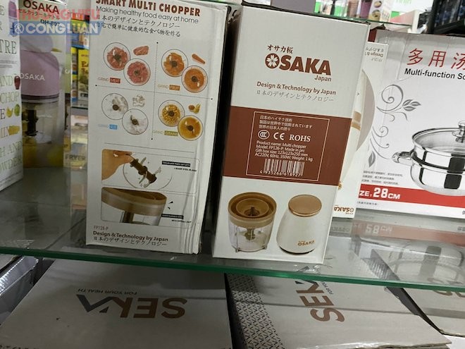 Sản phẩm máy xay thương hiệu Saka này không có tem, nhãn phụ Tiếng Việt