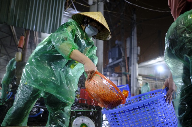 Chợ cá Yên Sở: Nhộn nhịp trước ngày ông Công ông Táo