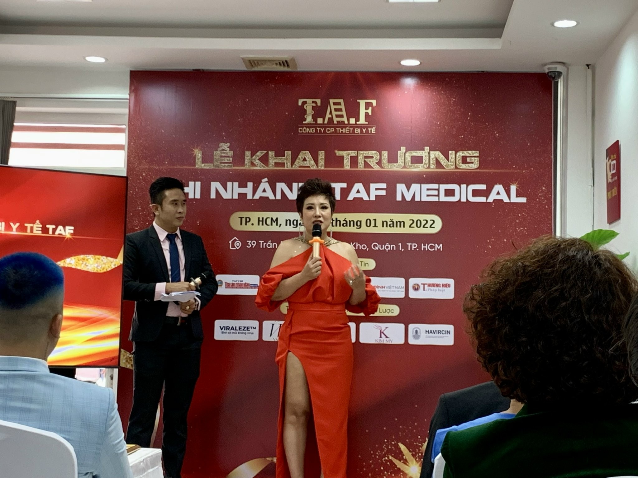 Ca sĩ Doanh nhân Nguyễn Thu trang – Tổng Giám đốc công ty CP thiết bị y tế TAF chia sẻ tại buổi lễ khai trương TAF Medical - chi nhánh TP Hồ Chí Minh.