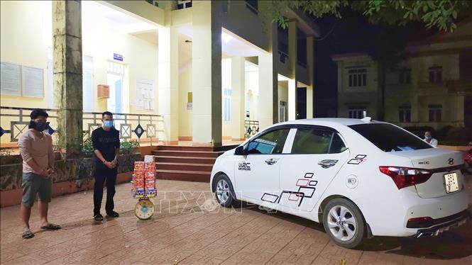 Bắt giữ 3 đối tượng vận chuyển hơn 50kg pháo lậu tại Bình Phước