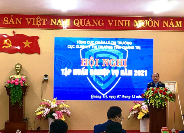Ông Nguyễn Viết Thế- Quyền Cục trưởng QLTT tỉnh Quảng Trị đang phát biểu tại hôi nghị