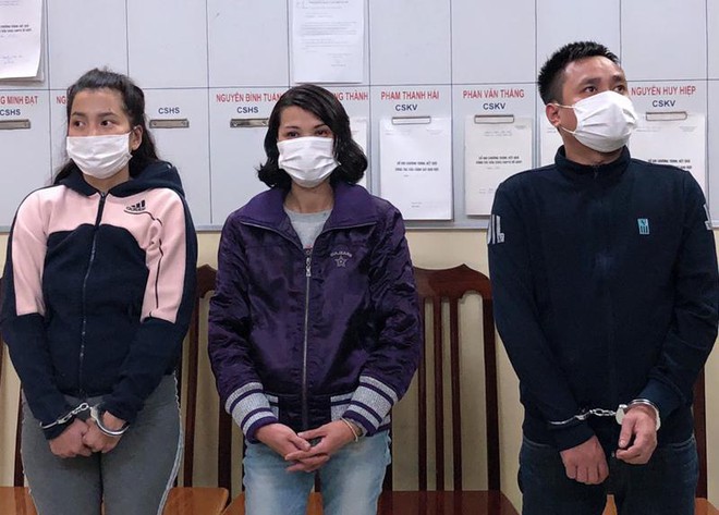 Công an quận Hoàn Kiếm vừa bắt nhóm đối tượng dàn trận móc túi tại chợ hoa Xuân