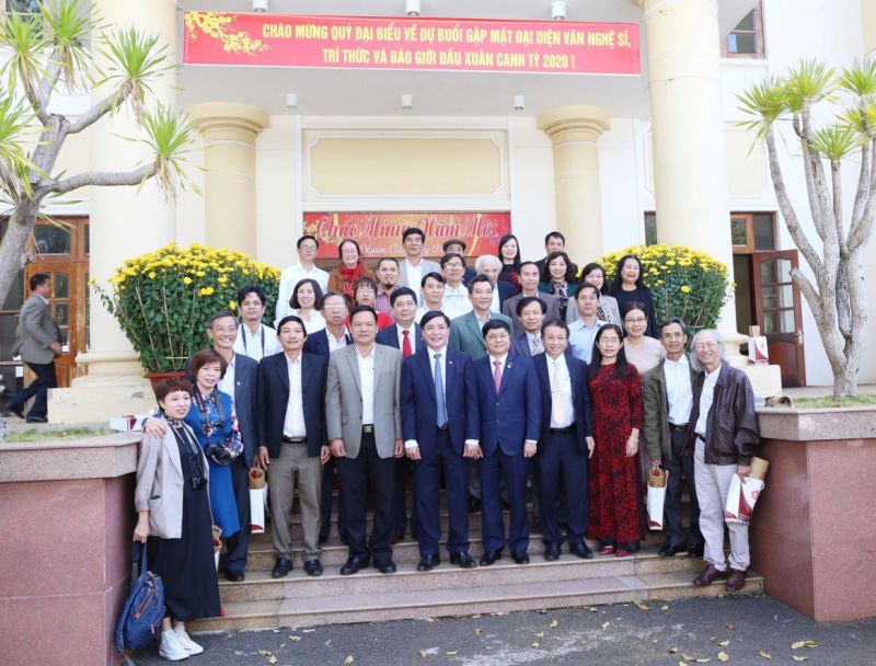 Đắk Lắk: Gặp mặt đại diện văn nghệ sĩ, trí thức và báo giới nhân dịp đầu Xuân Nhâm Dần năm 2022