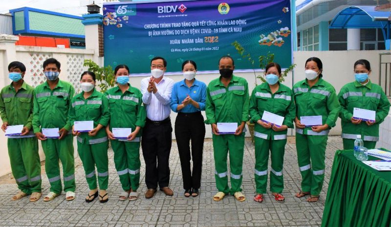 Cà Mau: Trao quà Tết cho công nhân lao động bị ảnh hưởng do dịch Covid-19