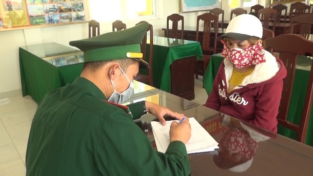 Biên phòng Quảng Trị bắt giữ “bà trùm” vận chuyển 2kg ma túy đá