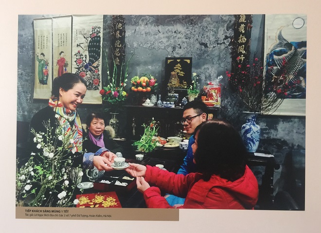 Dù cuộc sống phố phường sôi động, nhưng người Thăng Long - Hà Nội vẫn giữ được nét đẹp của sinh hoạt văn hóa tâm linh và cộng đồng đầy tính thiện