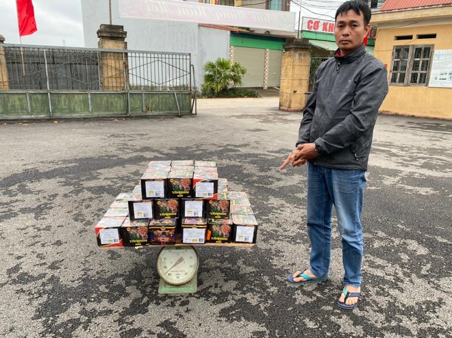 Công an Bắc Giang bắt đối tượng dùng xe du lịch chở hơn nửa tạ pháo đi tiêu thụ