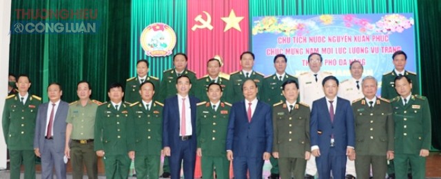 Chủ tịch nước Nguyễn Xuân Phúc chúc Tết các đơn vị vũ trang tại TP Đà Nẵng vào mùng 1 Tết Nhâm Dần 2022