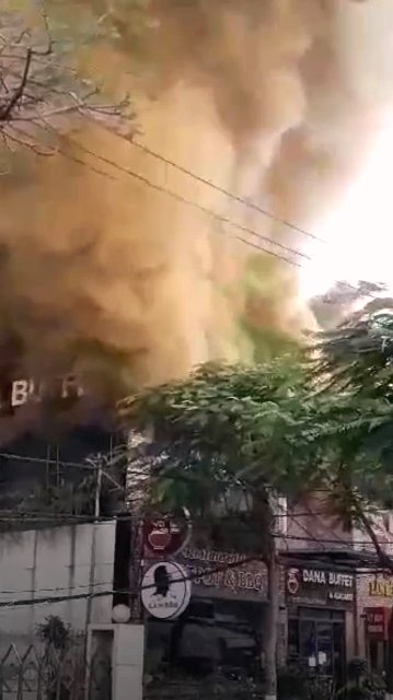 Lực lượng Cảnh sát PCCC và CNCH Công an Đà Nẵng kịp thời dập tắt đám cháy nhà hàng