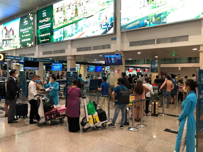 Sân bay Tân Sơn Nhất đón gần 75.000 lượt khách ngày 2/2