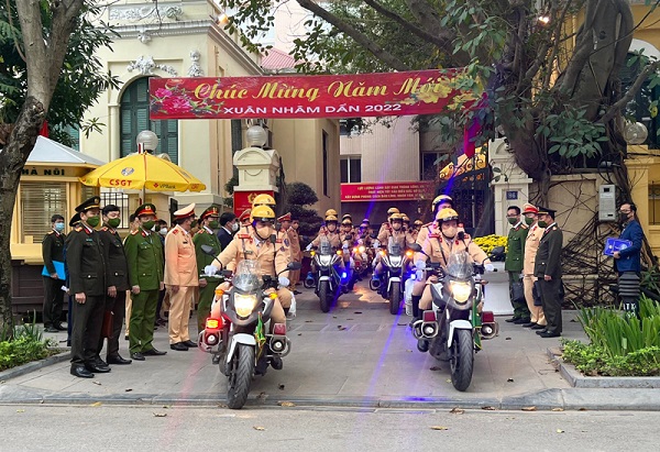 Công an TP Hà Nội ra quân bảo đảm trật tự, an toàn giao thông sau Tết