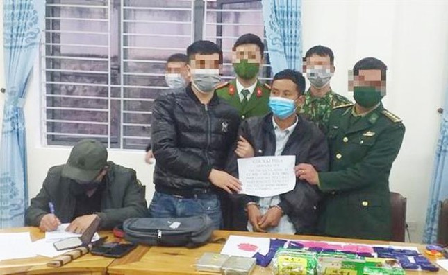 Công an Nghệ An bắt quả tang đối tượng vận chuyển trái phép lượng lớn ma túy