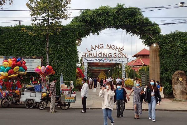 Làng nghề Trường Sơn (Vườn mai Trường Sơn- Nha Trang)