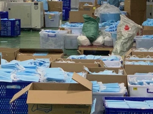 Tạm ngừng kinh doanh tạm nhập, tái xuất khẩu trang, găng tay y tế
