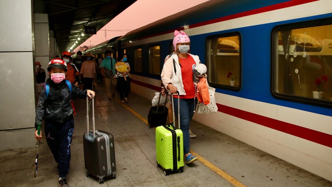 Đường sắt tăng cường tàu khách tuyến Hà Nội - TP.HCM