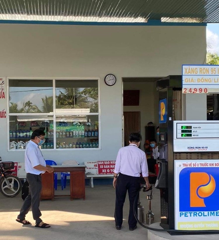 Kinh doanh xăng dầu kém chất lượng, một doanh nghiệp bị xử phạt trên 320 triệu đồng