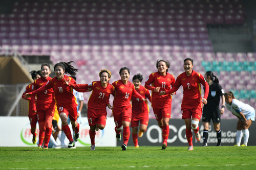 Tuyển nữ Việt Nam khiến thế giới khâm phục bằng tinh thần thi đấu kiên cường và giành suất dự VCK World Cup 2023