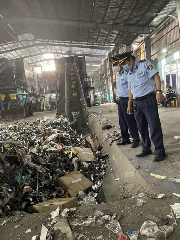 Bình Dương tiêu hủy hơn 6 tấn đường đen nhãn hiệu BEKSUL không rõ nguồn gốc xuất xứ