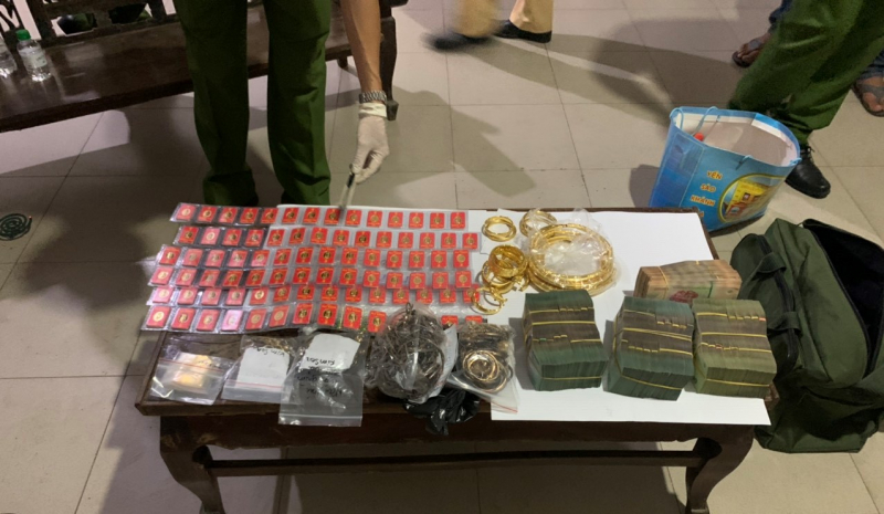 Khởi tố 03 đối tượng trong vụ vận chuyển 56kg vàng lậu từ biên giới Campuchia về TP.HCM tiêu thụ