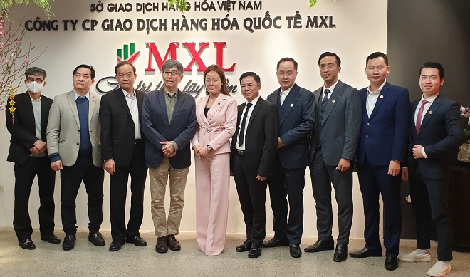 Công ty cổ phần giao dịch hàng hóa quốc tế MXL làm việc với chuyên gia kinh tế Ayumi Konishi