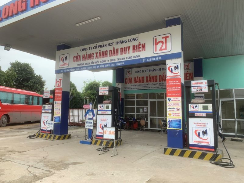 Lực lượng Quản lý thị trường (QLTT) tỉnh Thái Nguyên đã phát hiện Cửa hàng xăng dầu Duy Biên tạm ngừng hoạt động bán xăng dầu nhưng không thông báo (Ảnh Tổng Cục QLTT)