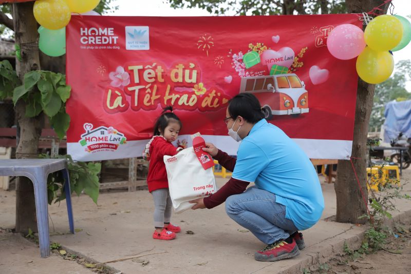 Chương trình trao quà cho hơn 1000 em nhỏ mồ côi do dịch Covid vừa qua, nằm trong chuỗi hoạt động vì cộng đồng Home Love tại Việt Nam