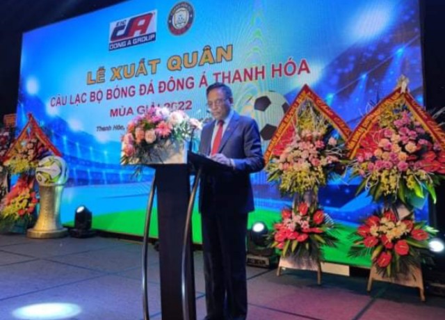 Ông Cao Tiến Đoan- Chủ tịch CLB Bóng đá Đông Á Thanh Hóa phát biểu tại lễ xuất quân