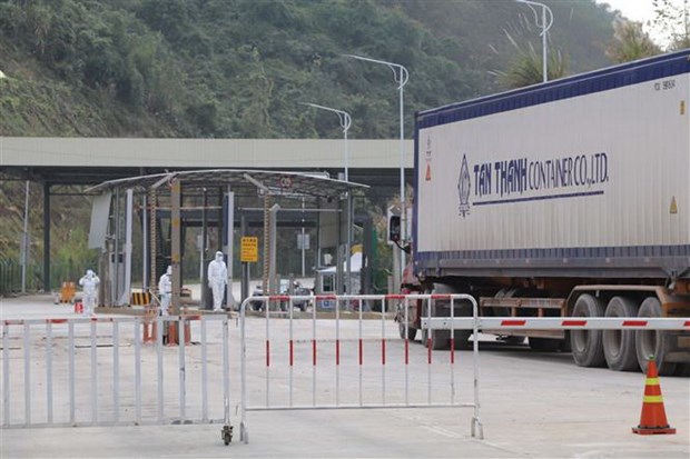 Hàng nông sản xuất khẩu qua đường chuyên dụng vận tải hàng hóa cửa khẩu Tân Thanh-Pò Chài