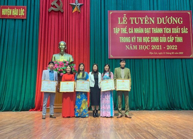 Các thầy, cô trường THCS Ngư Lộc có học sinh đạt giải cao trong kỳ thi học sinh giỏi tỉnh năm học 2021- 2022