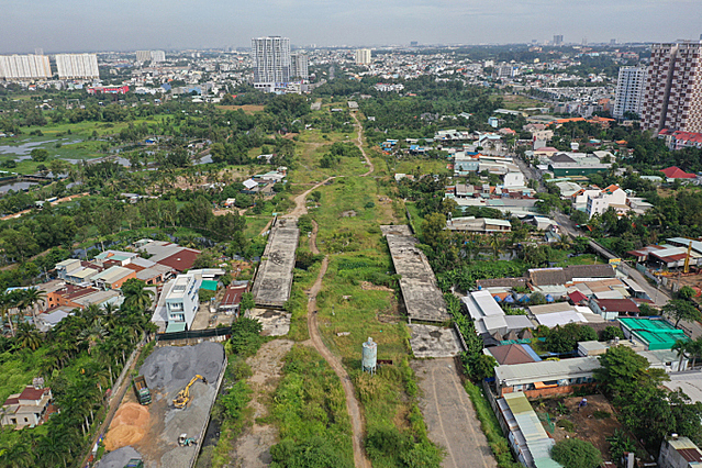 Công trường đoạn Vành đai 2 từ đường Phạm Văn Đồng đến nút giao Gò Dưa cuối năm 2021, sau khi dừng thi công