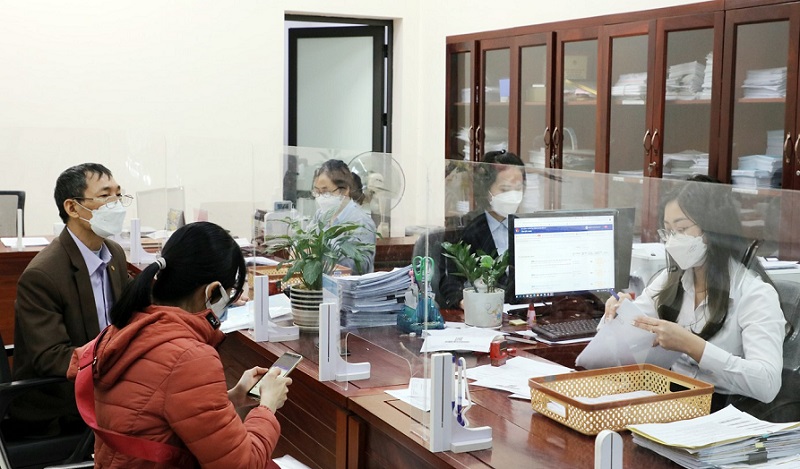 Người dân, doanh nghiệp thực hiện thủ tục hành chính tại Trung tâm Hành chính công tỉnh (Ảnh: bacninh.gov.vn)