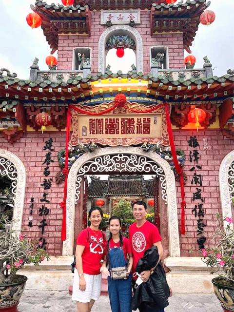 Phố cổ Hội An lễ Valentine càng về đêm, dòng người “đổ bộ” về đông hơn