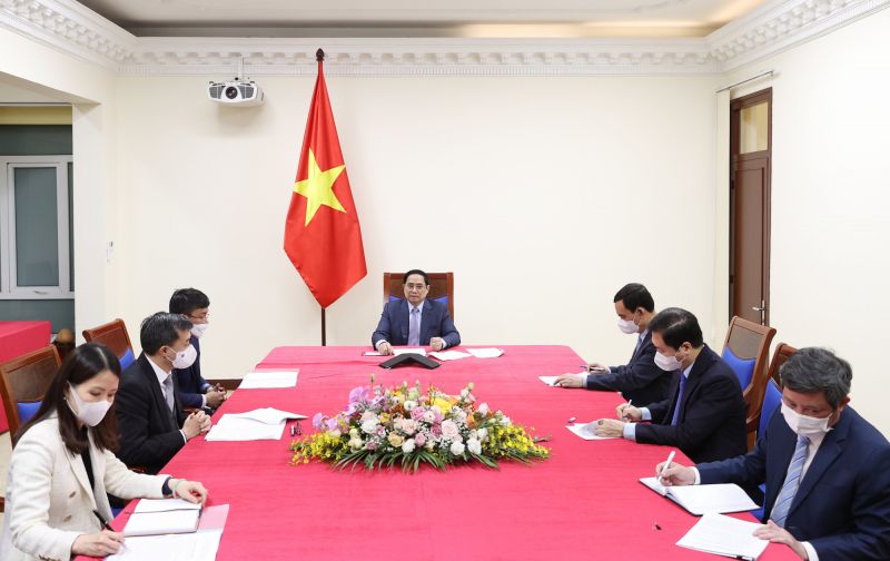 Thủ tướng Chính phủ Phạm Minh Chính đã điện đàm với ông Albert Bourla, Chủ tịch kiêm Giám đốc điều hành Tập đoàn Pfizer - Ảnh: VGP/Nhật Bắc
