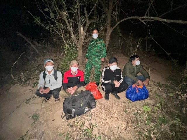 Quảng Trị: Bắt giữ 08 đối tượng xuất cảnh trái phép sang Lào