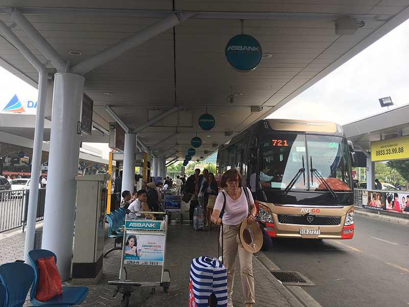 Sở Giao thông Vận tải TP. Hồ Chí Minh đề xuất dùng xe buýt giảm tải hành khách cho sân bay Tân Sơn Nhất