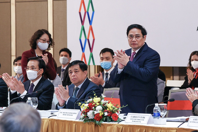 Thủ tướng Phạm Minh Chính trực tiếp lắng nghe các kiến nghị, góp ý của cộng đồng doanh nghiệp, các tổ chức quốc tế về phục hồi kinh tế và phát triển chuỗi cung ứng trong bối cảnh bình thường mới. Ảnh: VGP/Nhật Bắc