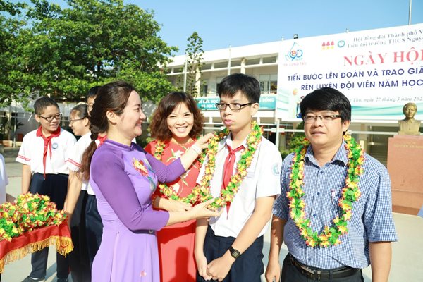 Trường Nguyễn An Ninh 1: Trường THCS Nguyễn An Ninh, thành phố Vũng Tàu vinh danh học sinh giỏi