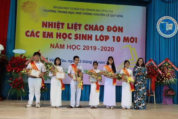 Trường Lê Quý Đôn 2: Lễ đón học sinh lớp 10 năm học 2019 – 2020 của Trường THPT Lê Quý Đôn, thành phố Vũng Tàu.