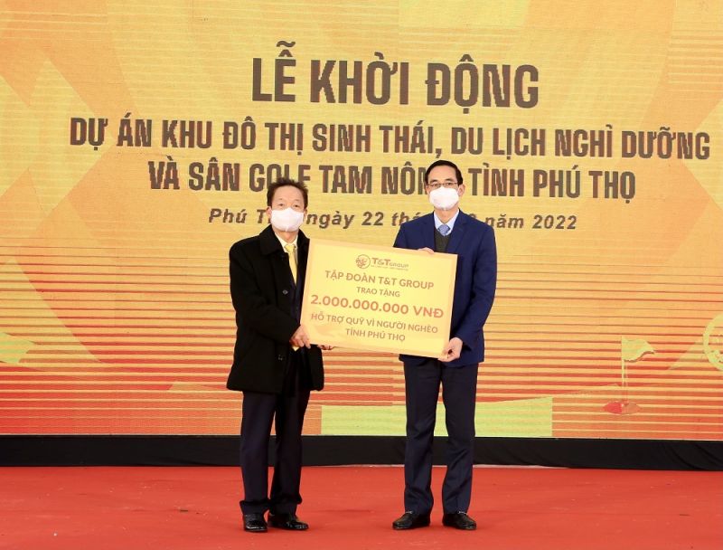 Tập đoàn T&T đã trao tặng Quỹ vì người nghèo Tỉnh Phú Thọ 2 tỷ đồng