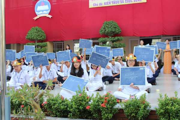 Trường Trần Nguyên Hãn 4: Học sinh Trường THPT Trần Nguyên Hãn, thành phố Vũng Tàu tham gia hội thi